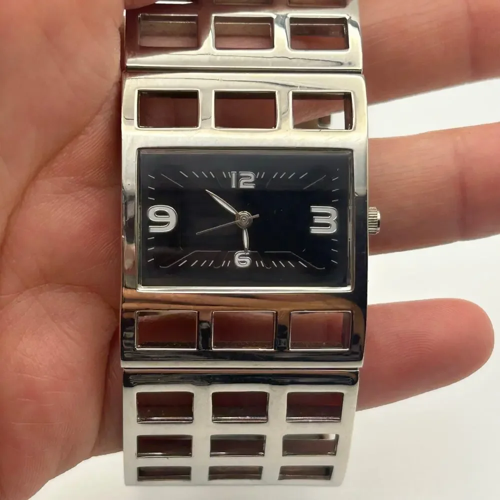 Women’s Silver-tone Black Dial Women’s Fashion Watch Working New Battery